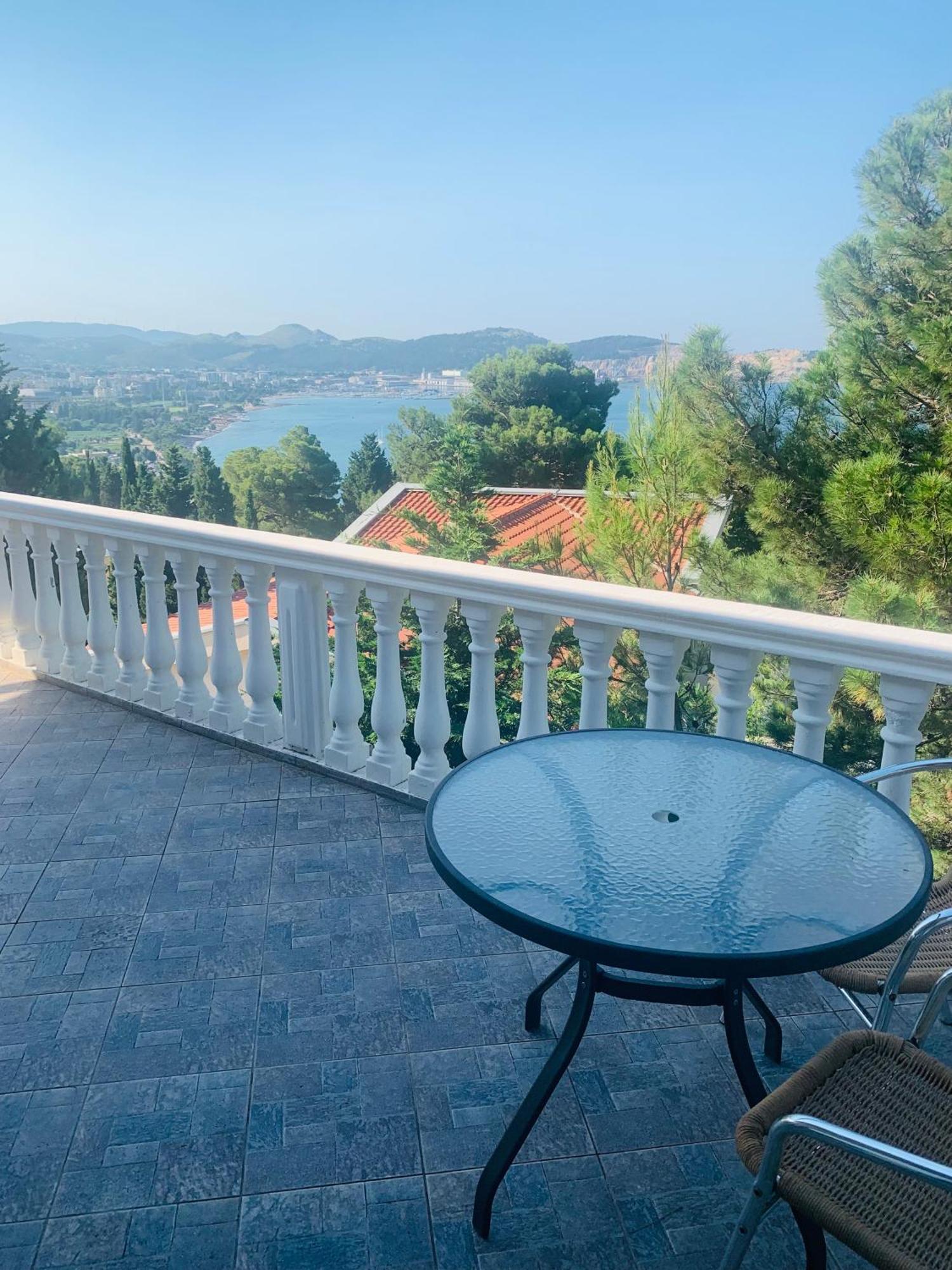 Imperia Apartment Bar